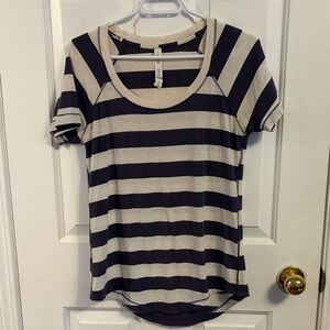 Lululemon Athletica Purple Light Heather Gray Striped Short Sleeve Tee